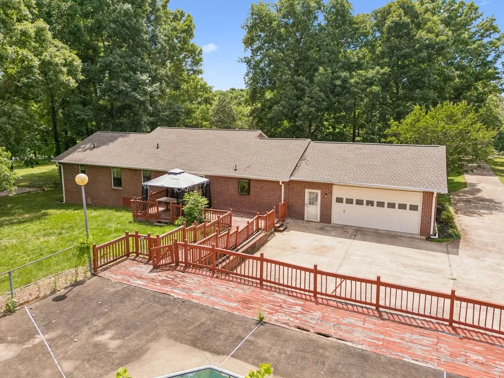 1533 Iron Bridge Road Columbia TN 38401