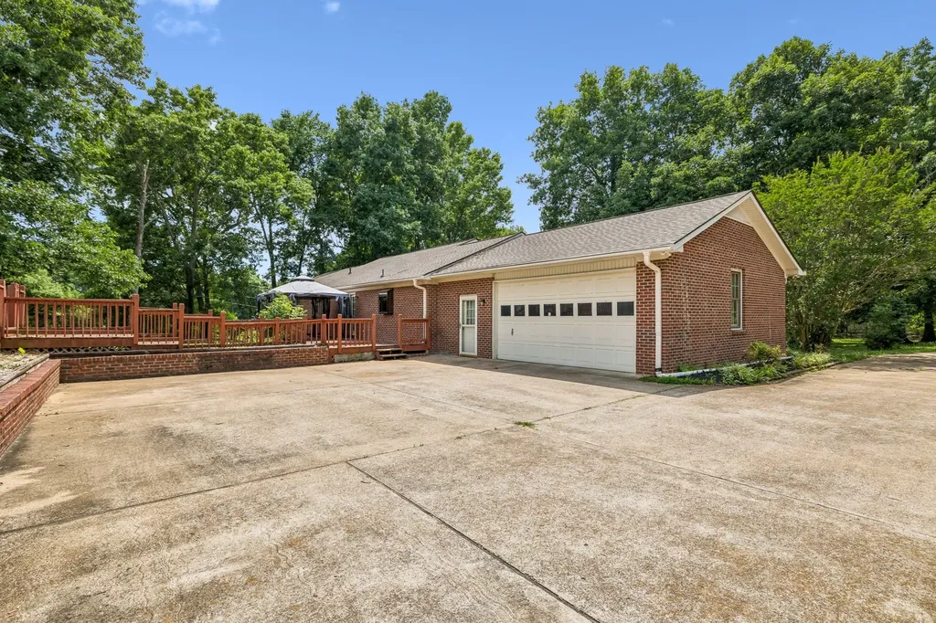 1533 Iron Bridge Road Columbia TN 38401