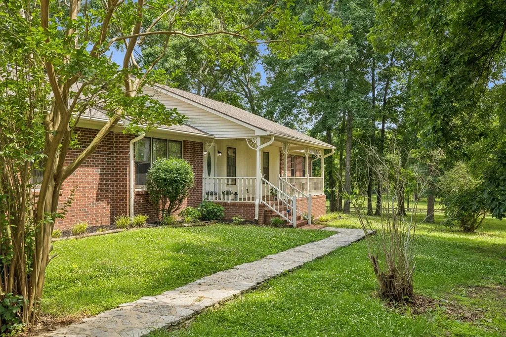 1533 Iron Bridge Road Columbia TN 38401