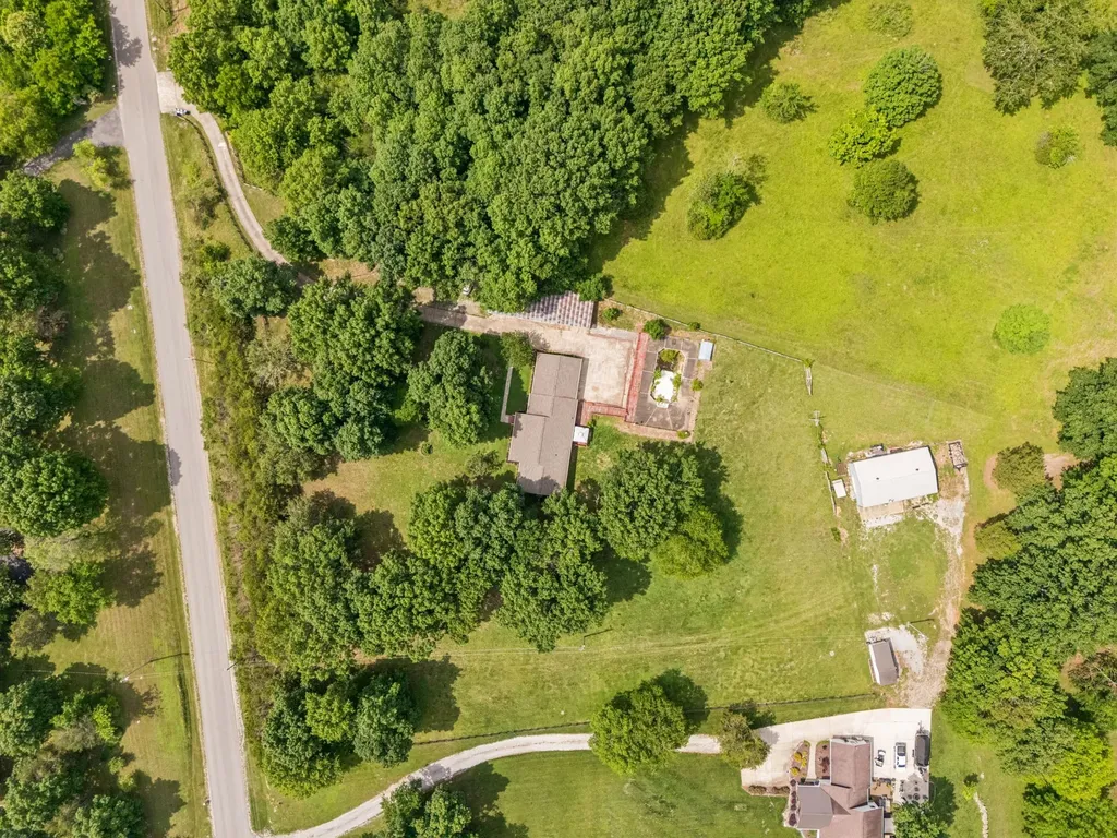 1533 Iron Bridge Road Columbia TN 38401