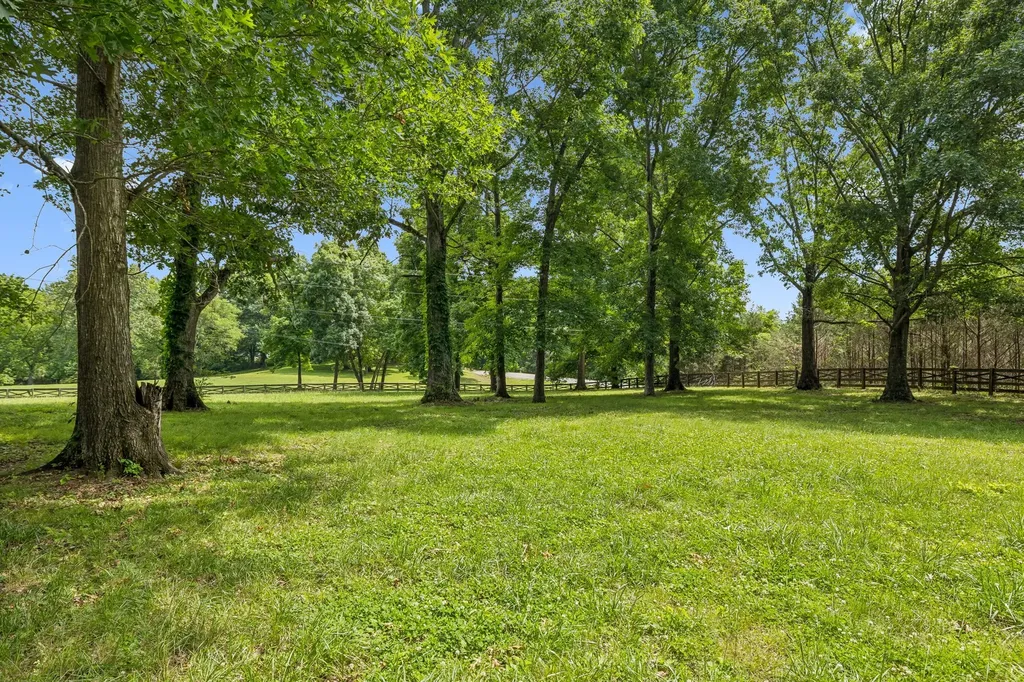 1533 Iron Bridge Road Columbia TN 38401