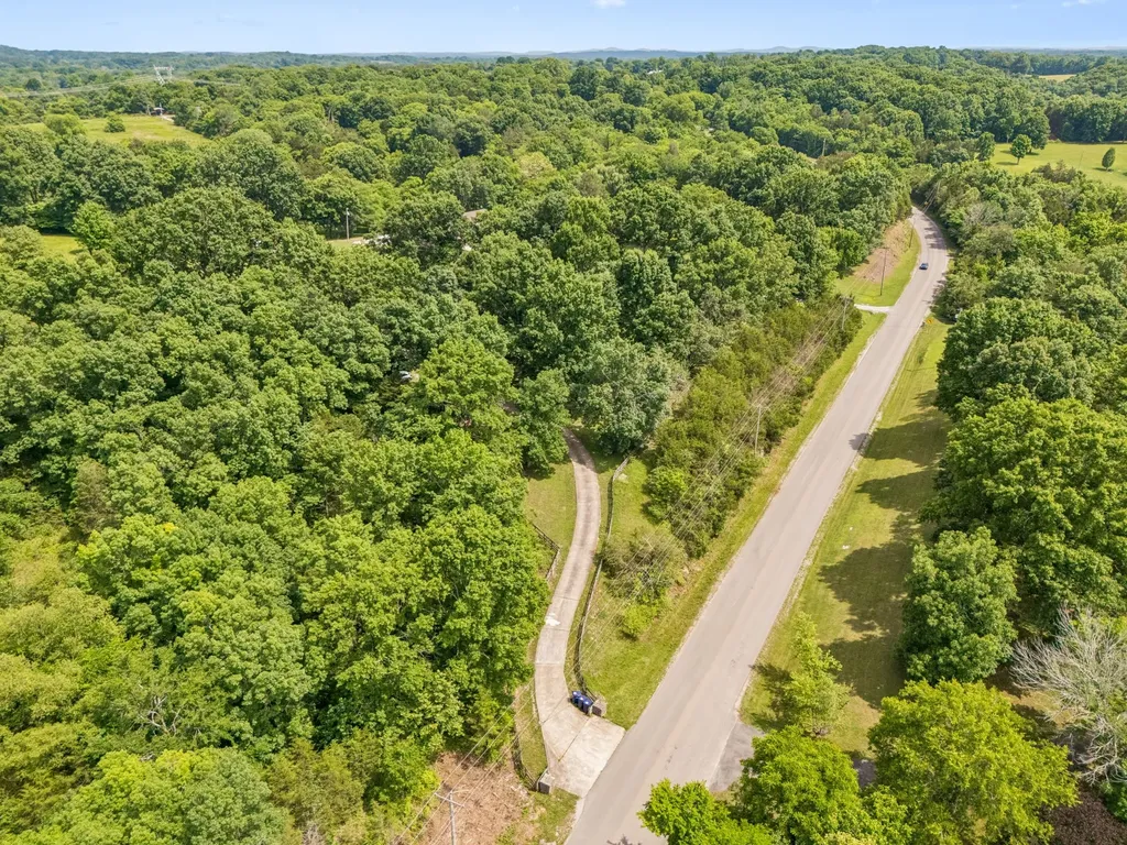 1533 Iron Bridge Road Columbia TN 38401