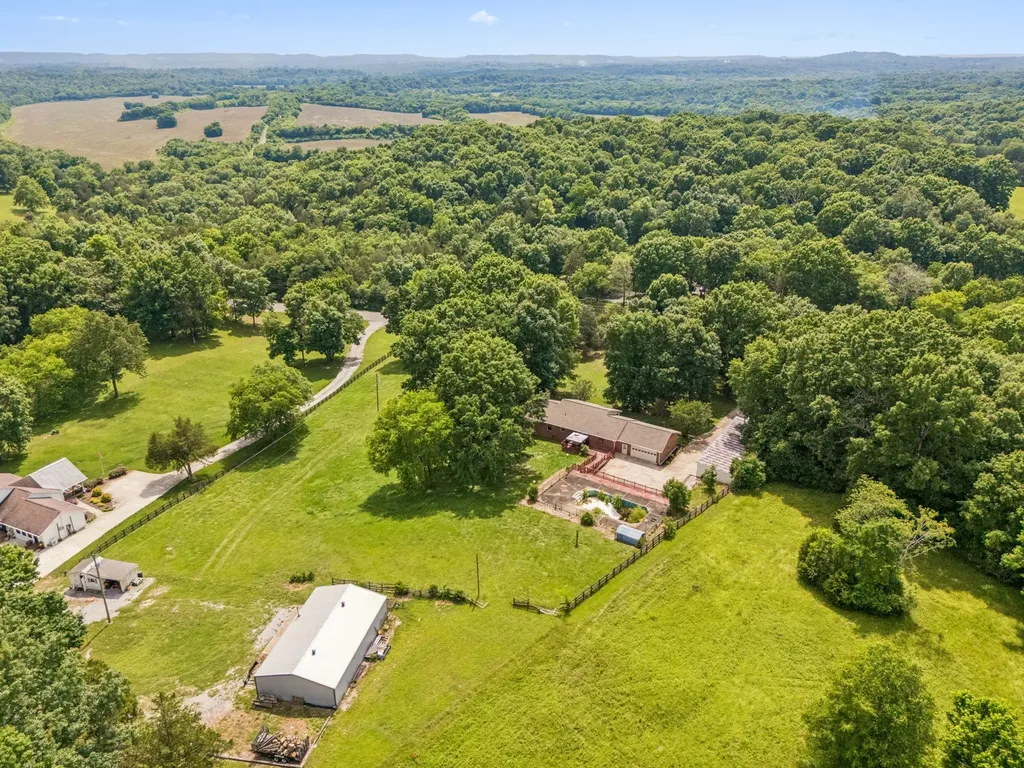 1533 Iron Bridge Road Columbia TN 38401