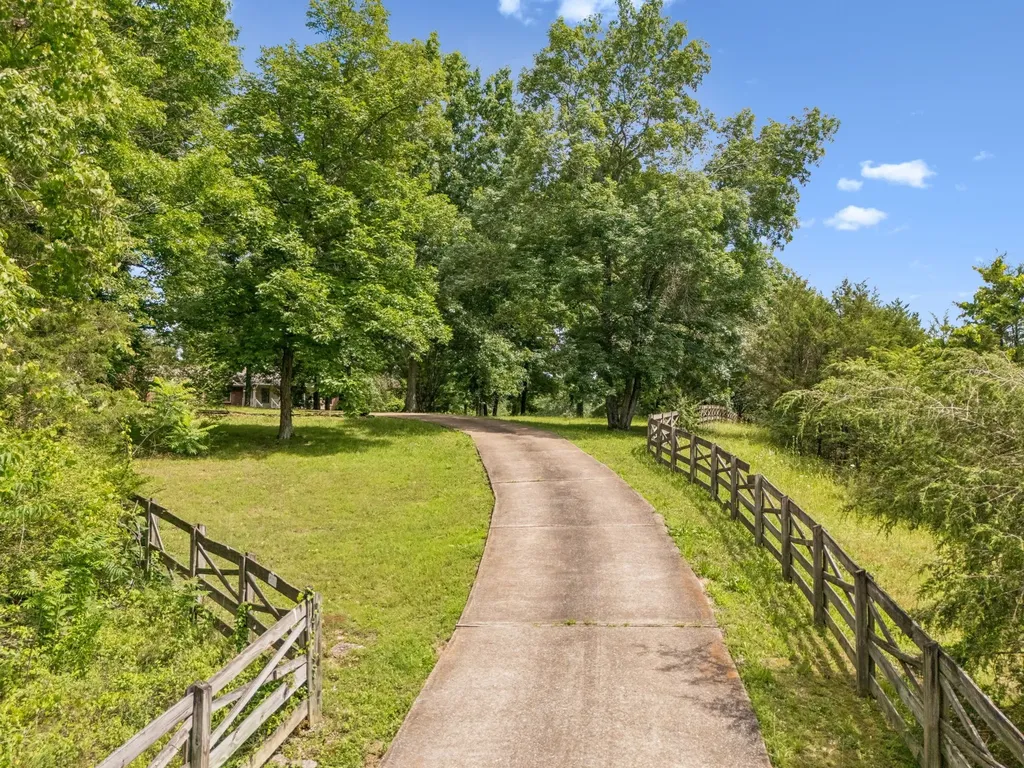 1533 Iron Bridge Road Columbia TN 38401