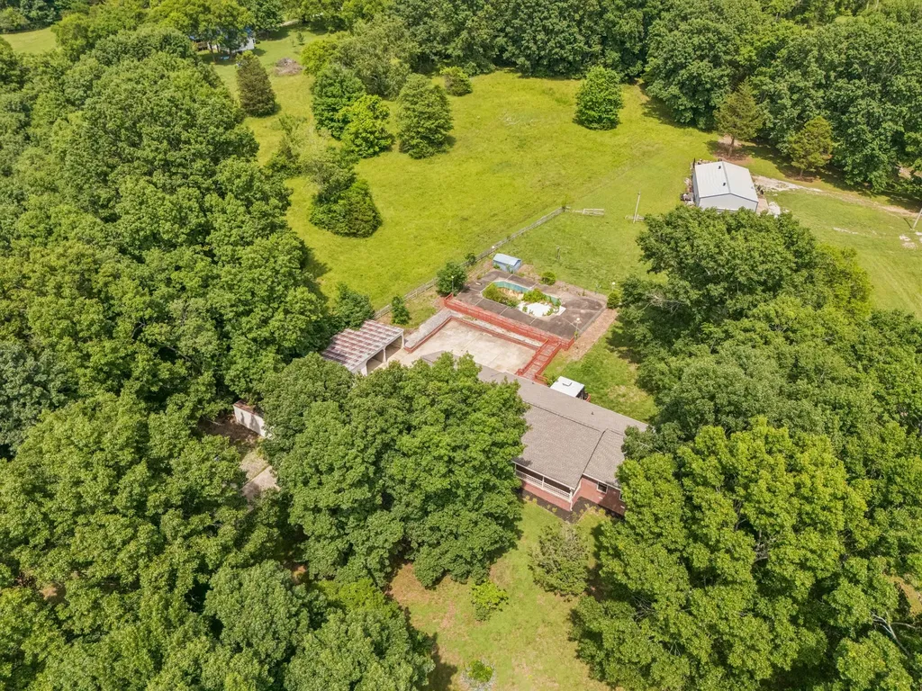 1533 Iron Bridge Road Columbia TN 38401