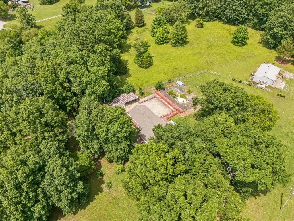 1533 Iron Bridge Road Columbia TN 38401