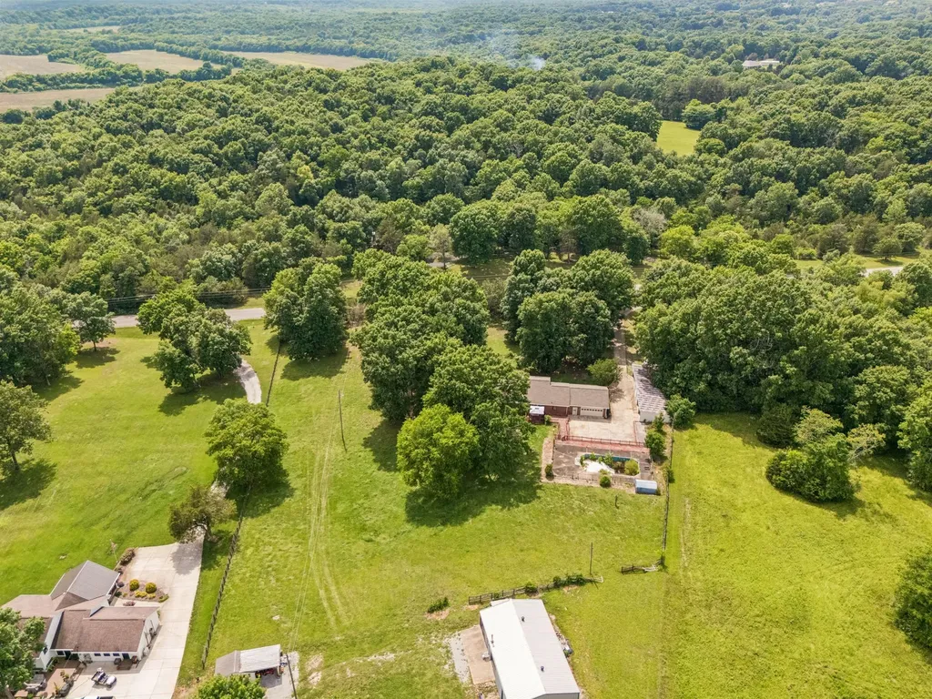 1533 Iron Bridge Road Columbia TN 38401