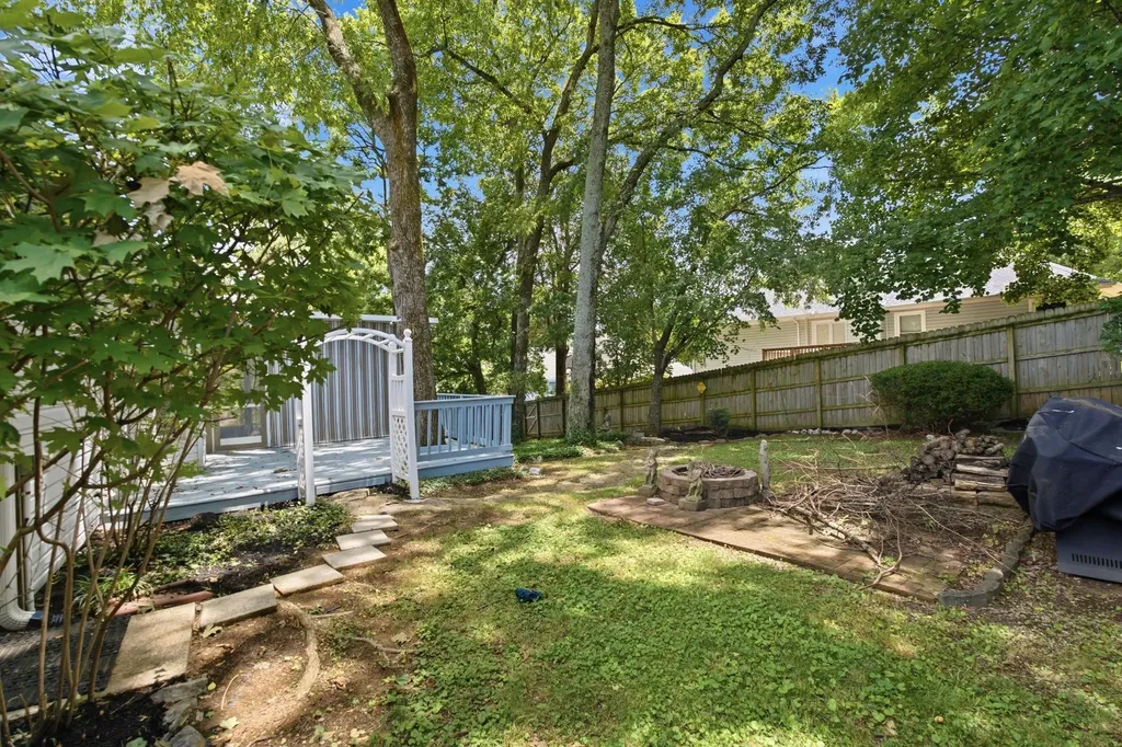 609 Knollwood Drive La Vergne TN 37086