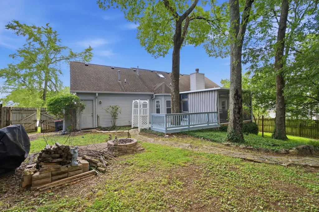 609 Knollwood Drive La Vergne TN 37086