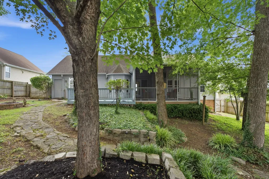 609 Knollwood Drive La Vergne TN 37086