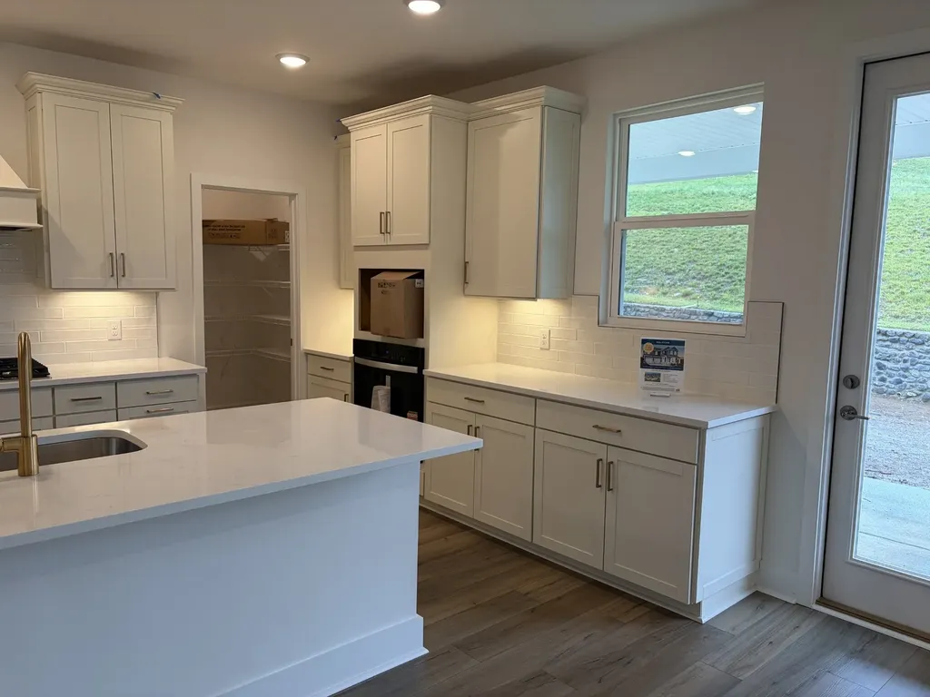 1037 Harvest Acres Hendersonville TN 37075