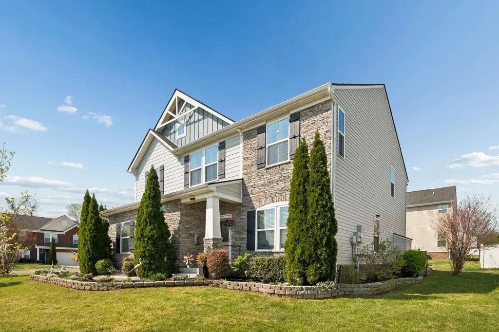 2742 Candlewick Court Murfreesboro TN 37127