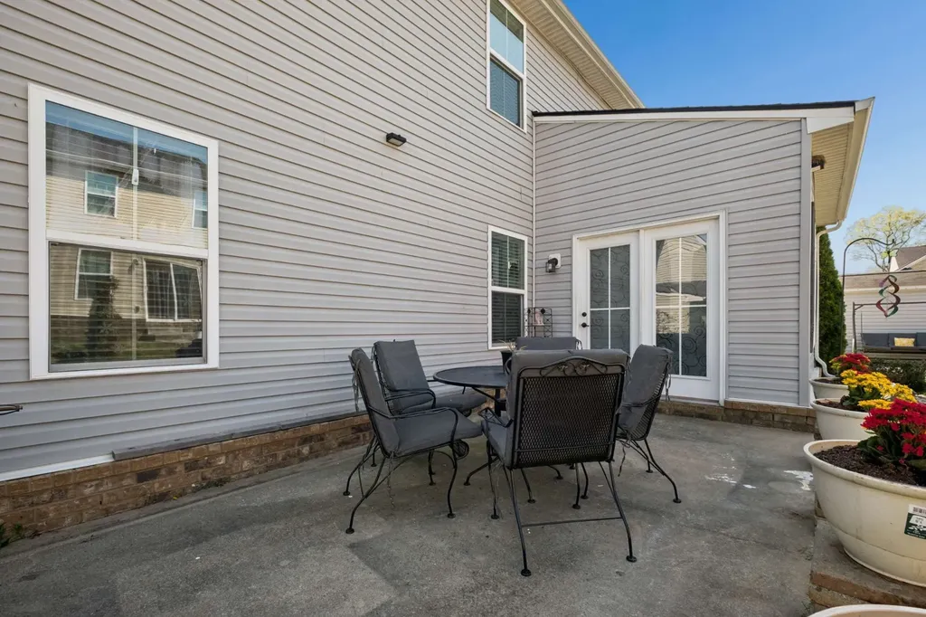 2742 Candlewick Court Murfreesboro TN 37127