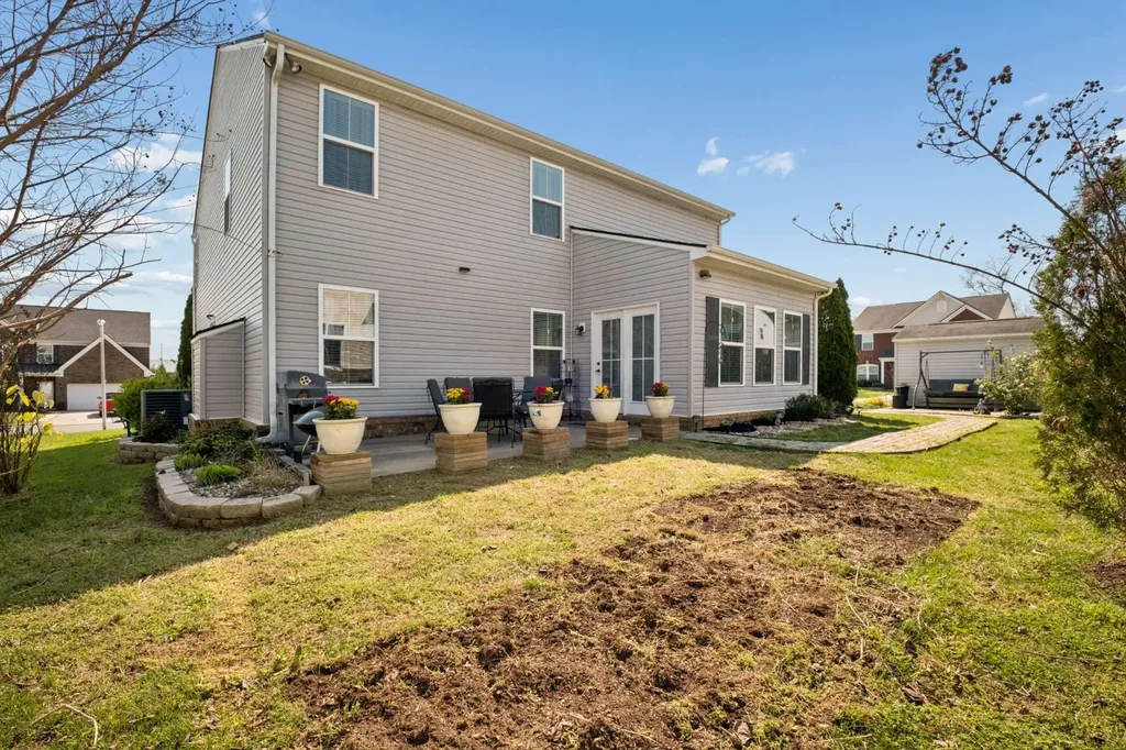 2742 Candlewick Court Murfreesboro TN 37127