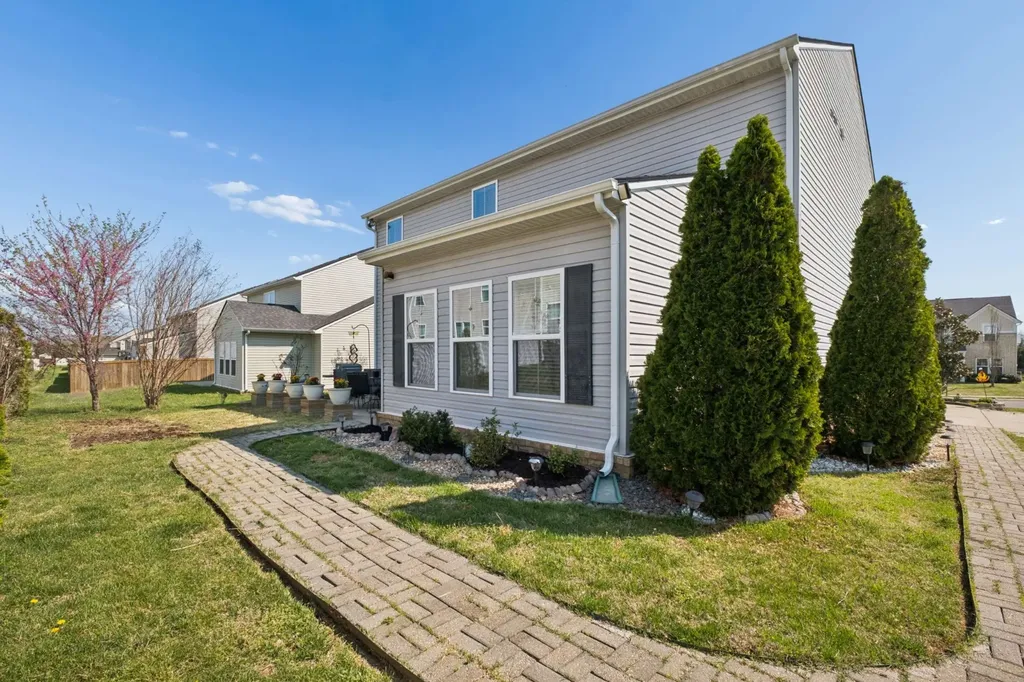 2742 Candlewick Court Murfreesboro TN 37127