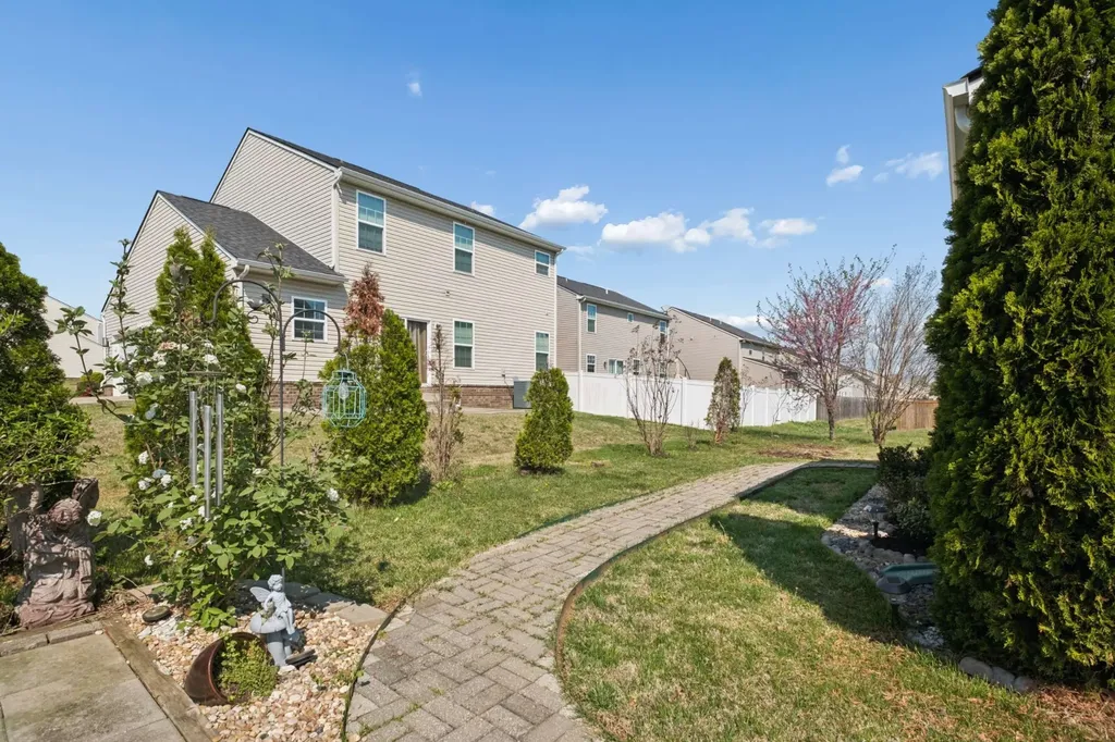 2742 Candlewick Court Murfreesboro TN 37127
