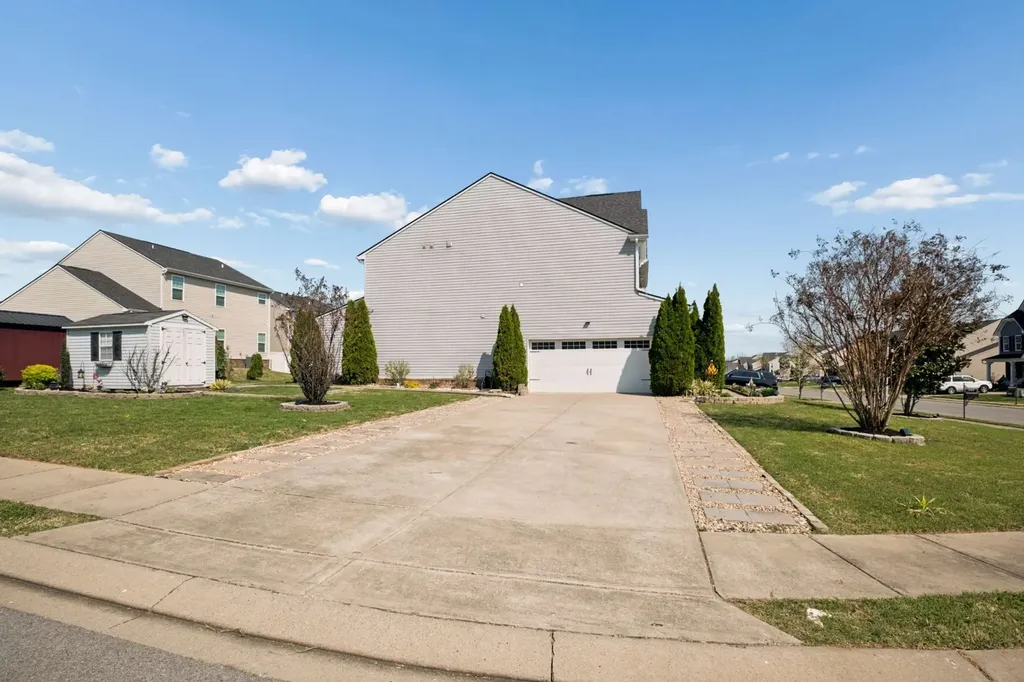 2742 Candlewick Court Murfreesboro TN 37127