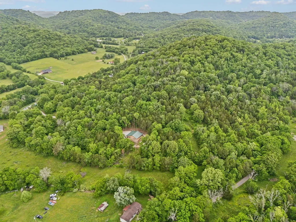 1840 Lick Creek Road Hartsville TN 37074