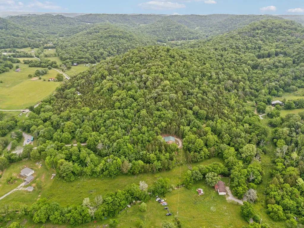 1840 Lick Creek Road Hartsville TN 37074