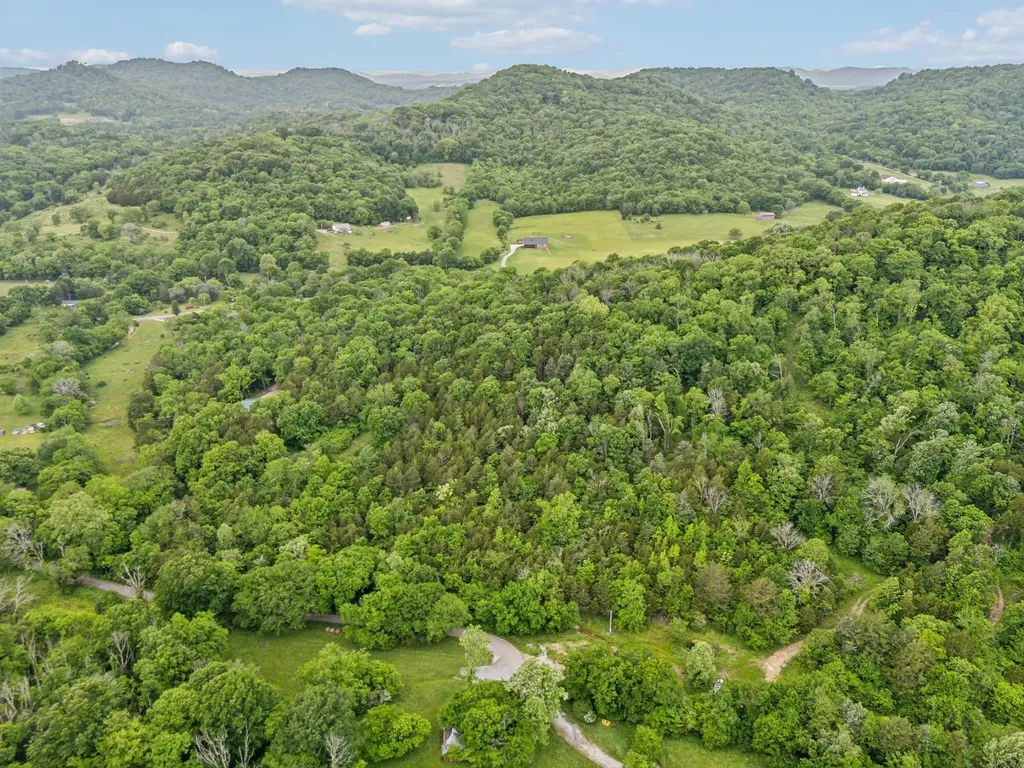 1840 Lick Creek Road Hartsville TN 37074