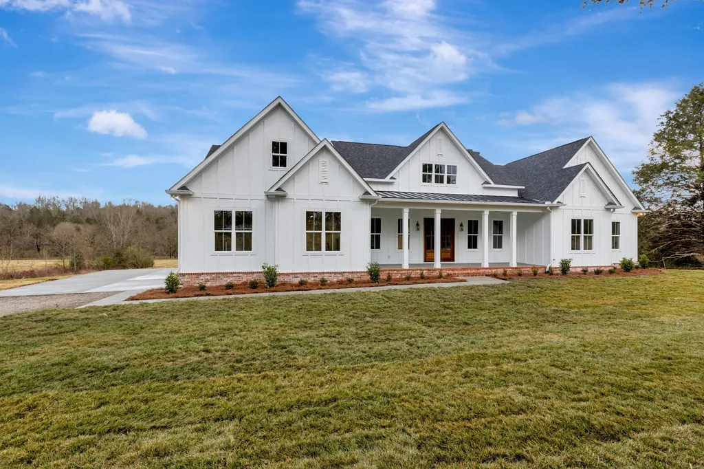 7483 Liberty Road Fairview TN 37062