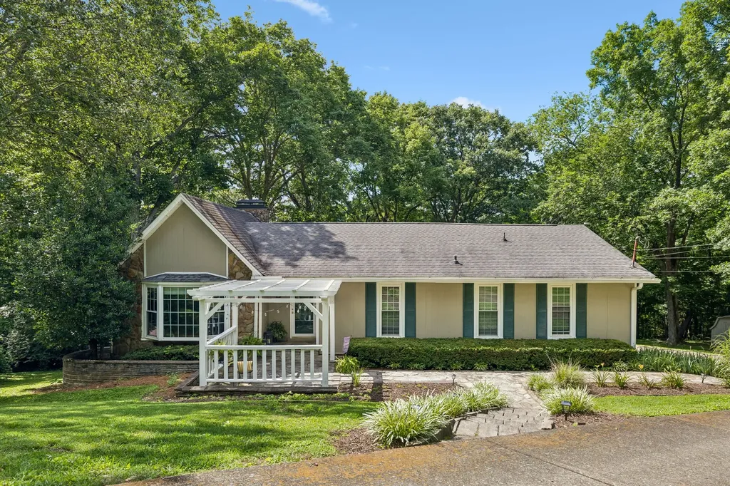 8346 Merrymount Drive Nashville TN 37221