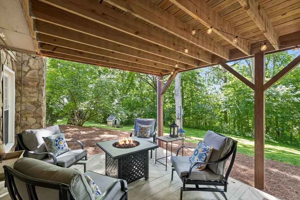 8346 Merrymount Drive Nashville TN 37221