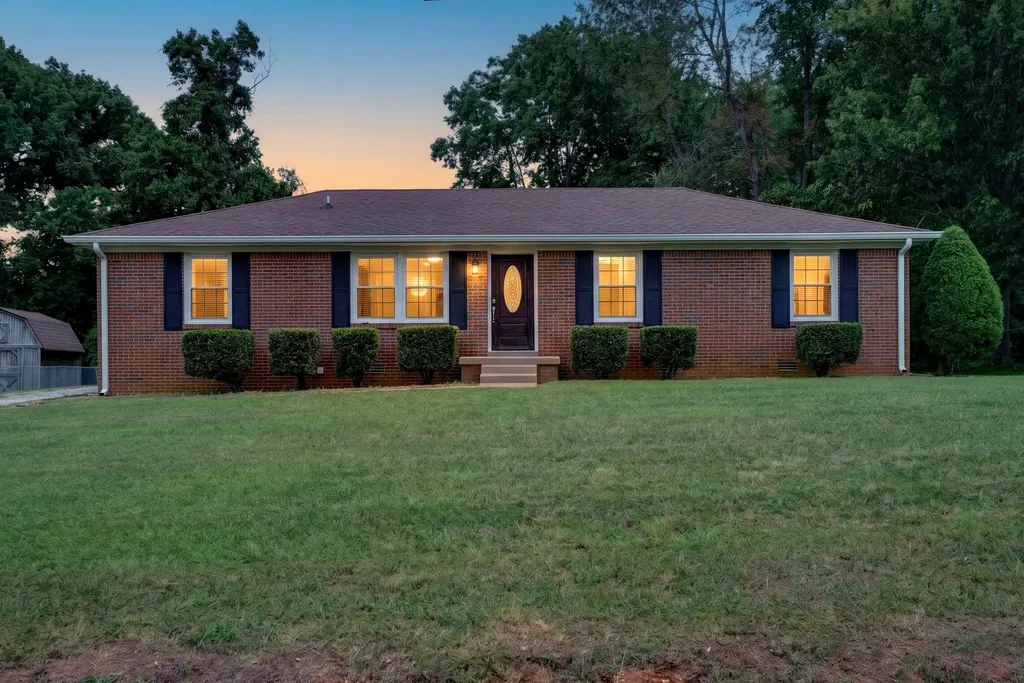 2710 Dove Court Clarksville TN 37040