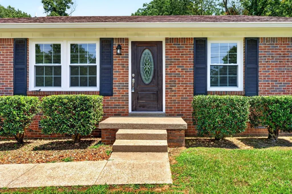 2710 Dove Court Clarksville TN 37040