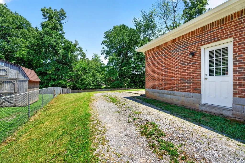 2710 Dove Court Clarksville TN 37040