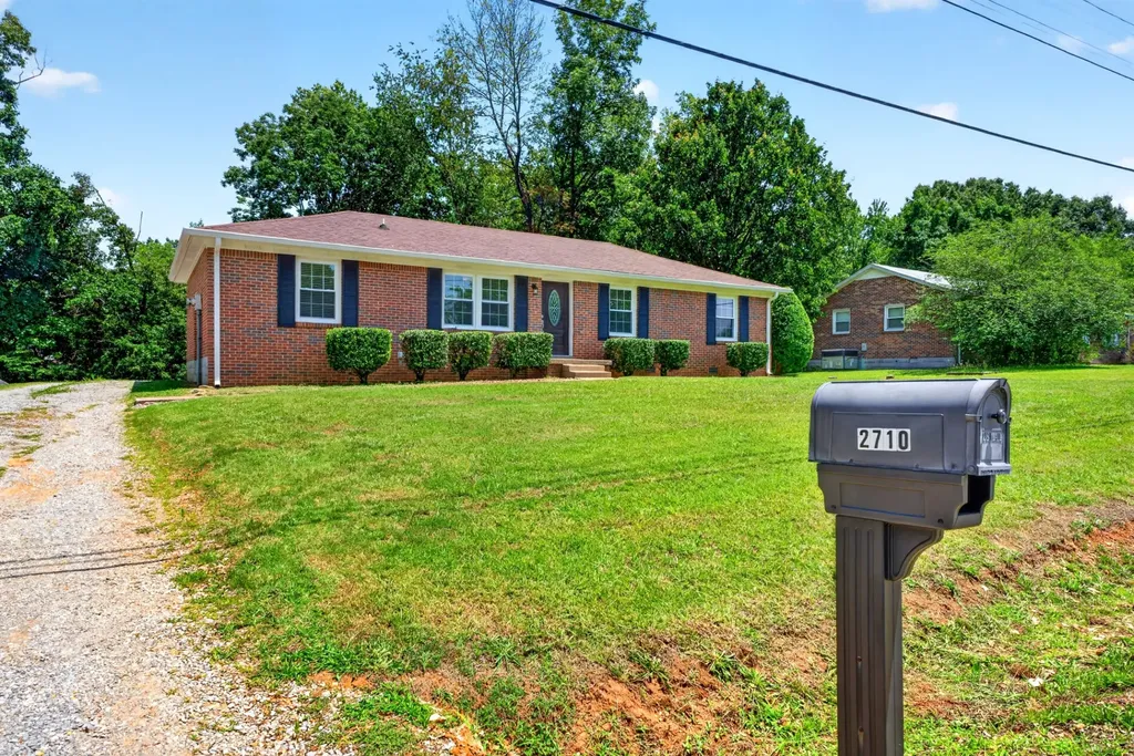 2710 Dove Court Clarksville TN 37040