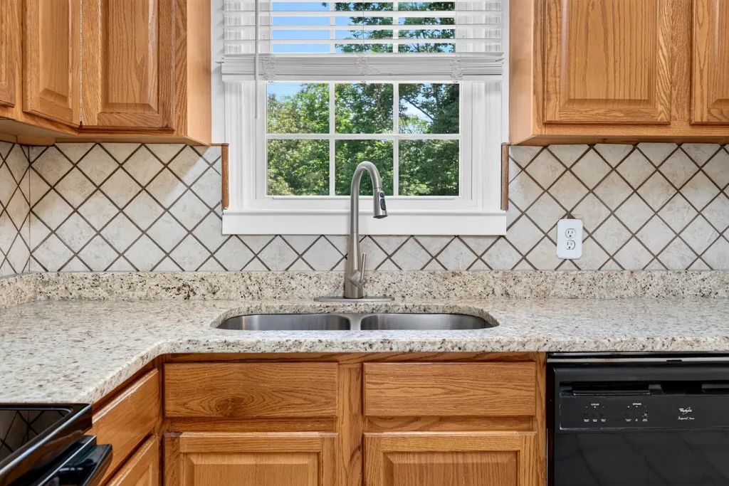 2710 Dove Court Clarksville TN 37040