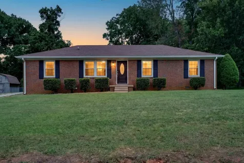 2710 Dove Court Clarksville TN 37040