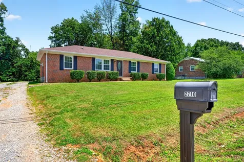 2710 Dove Court Clarksville TN 37040