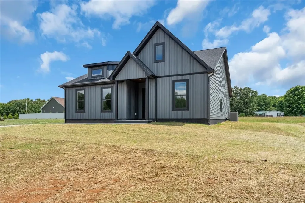 1459 Smartt Station Road Morrison TN 37357