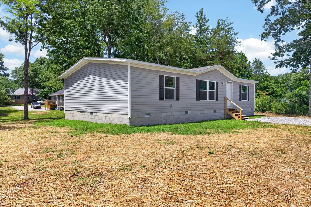 9203 Crossville Highway Sparta TN 38583