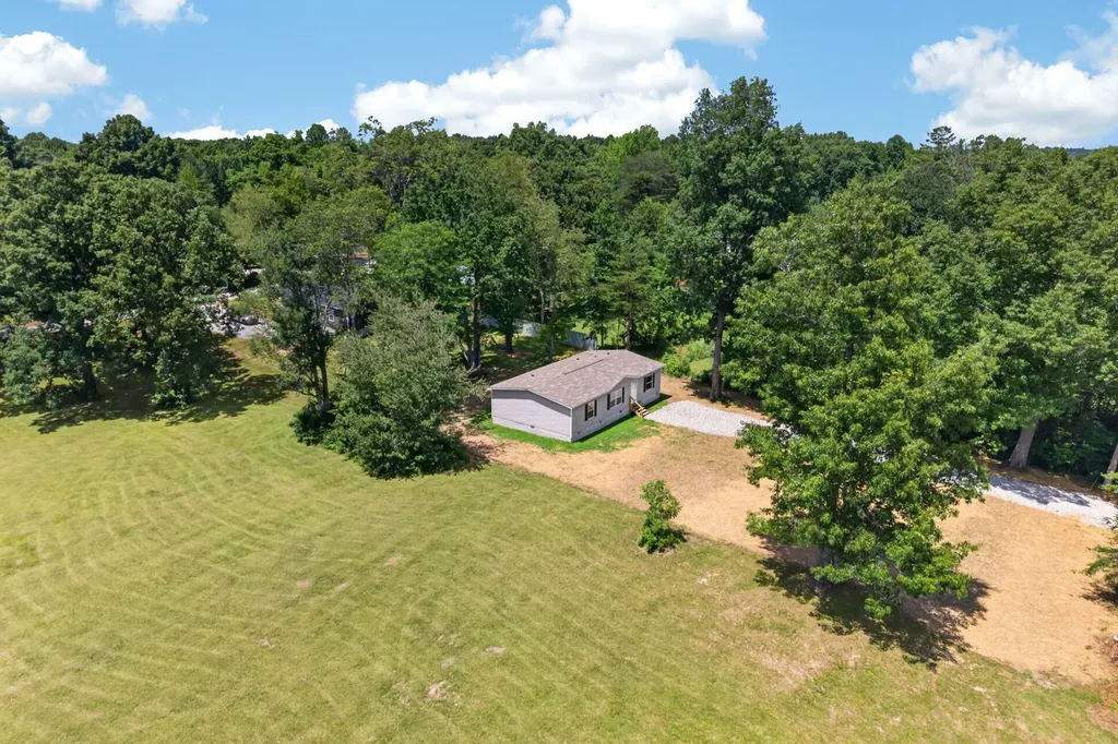 9203 Crossville Highway Sparta TN 38583