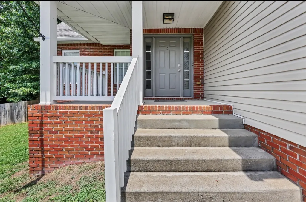 3129 Holly Point Clarksville TN 37043