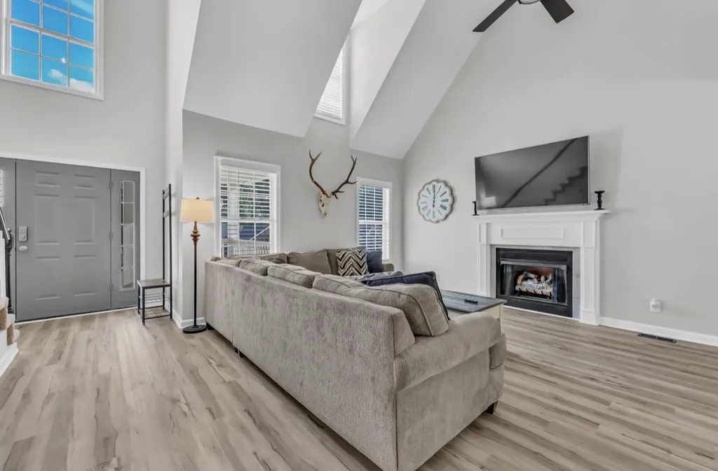 3129 Holly Point Clarksville TN 37043