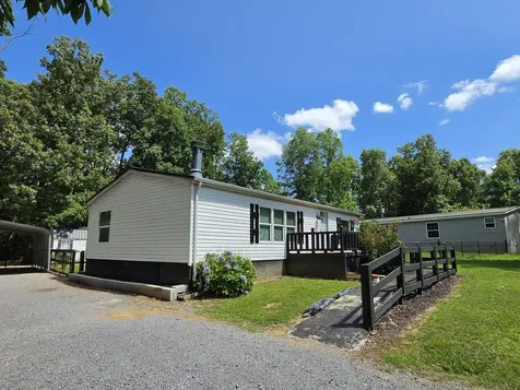 1361 Lakeshore Drive Beechgrove TN 37018