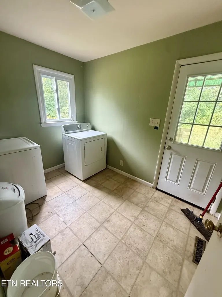 231 Airport Road Oliver Springs TN 37840