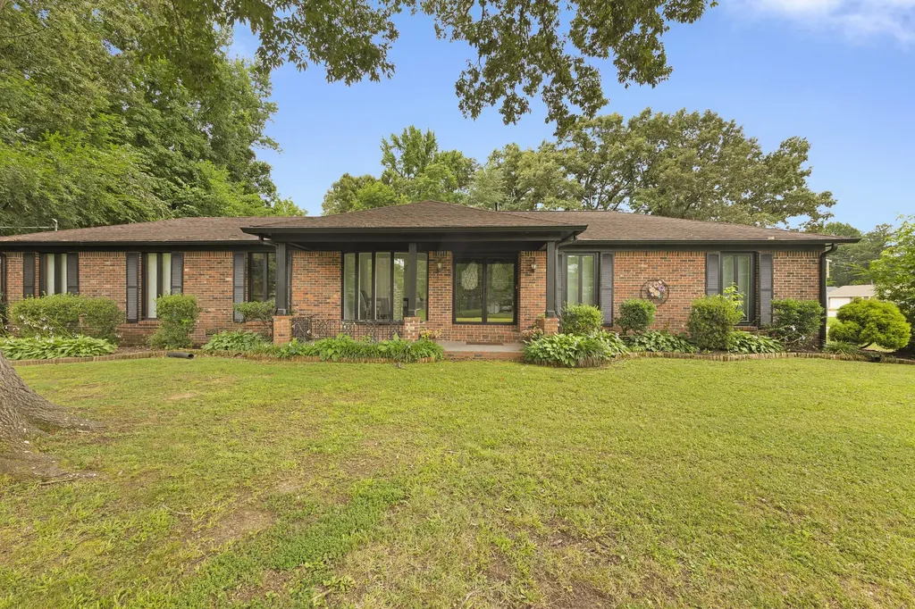 14 Hummingbird Cove Jackson TN 38305