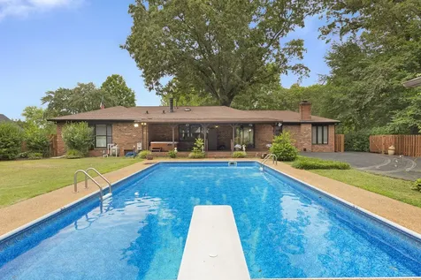 14 Hummingbird Cove Jackson TN 38305