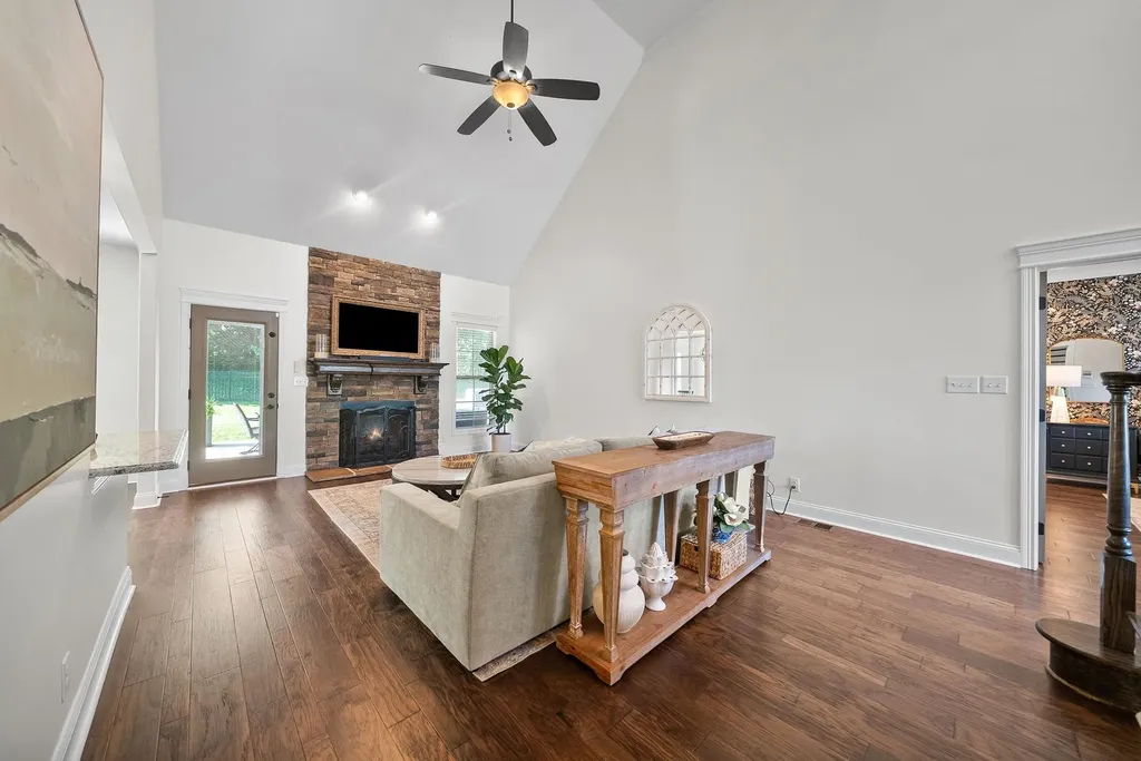 251 Harrowgate Drive Clarksville TN 37043