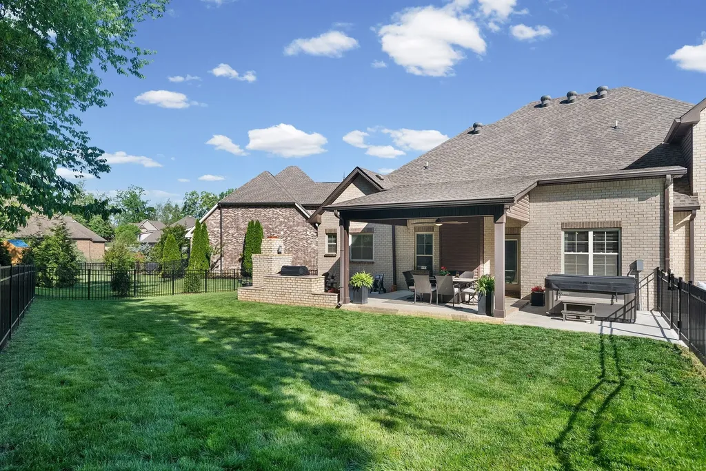 251 Harrowgate Drive Clarksville TN 37043