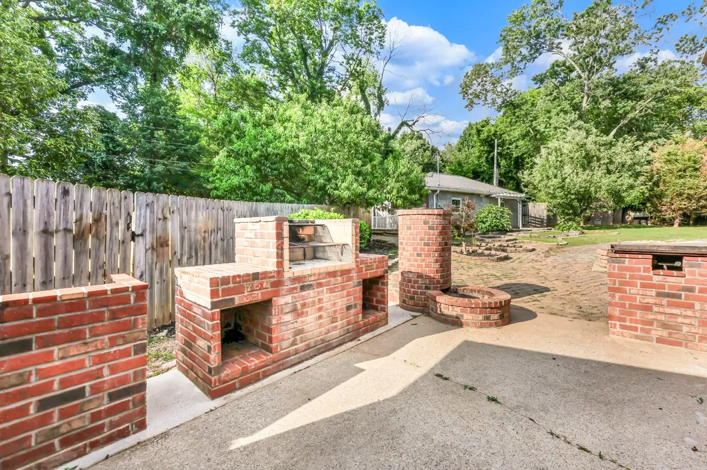 28 Hayes Street Clarksville TN 37040
