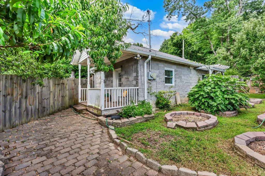28 Hayes Street Clarksville TN 37040