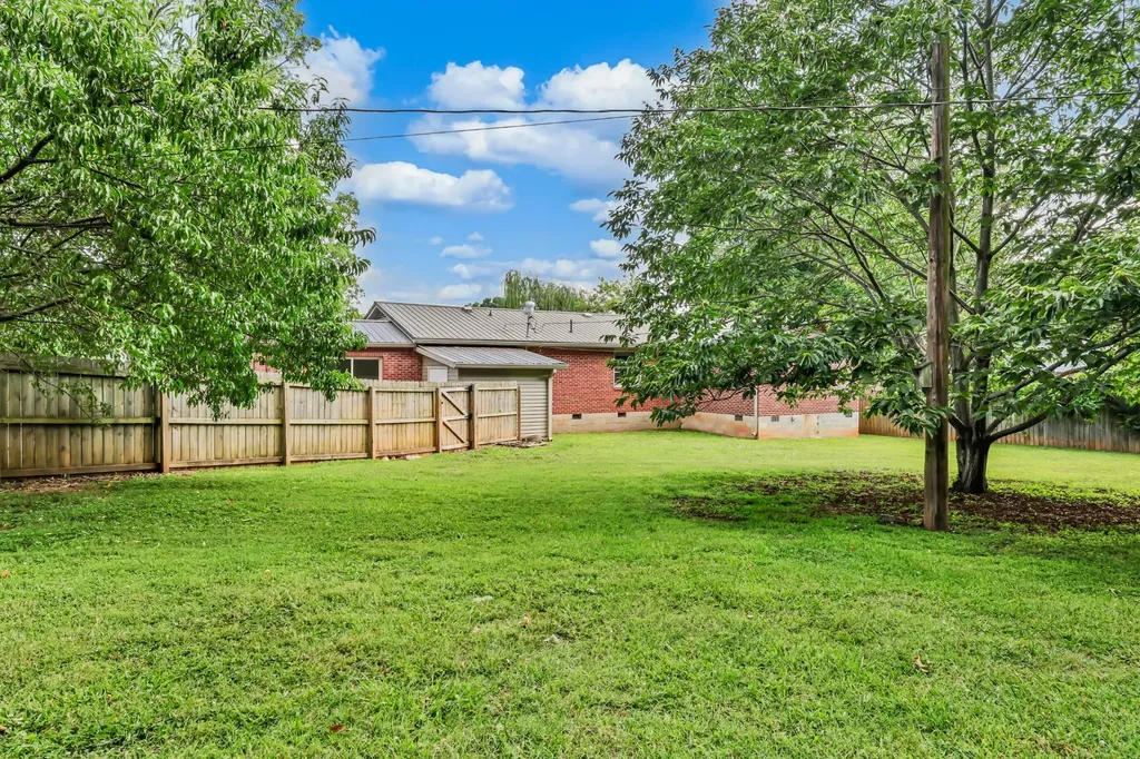 28 Hayes Street Clarksville TN 37040