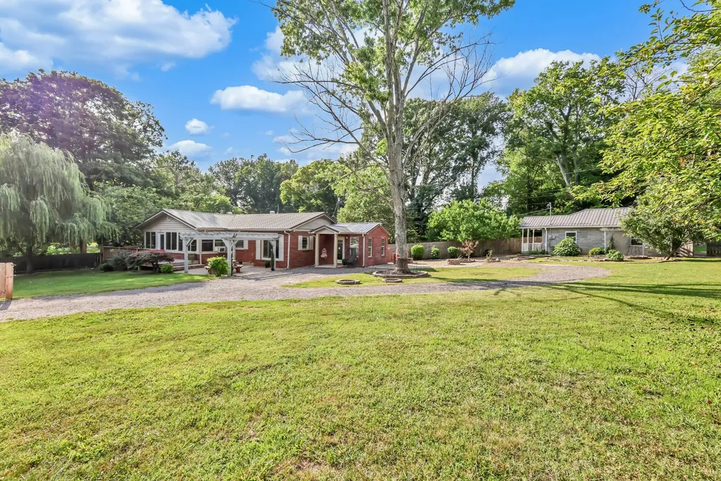 28 Hayes Street Clarksville TN 37040