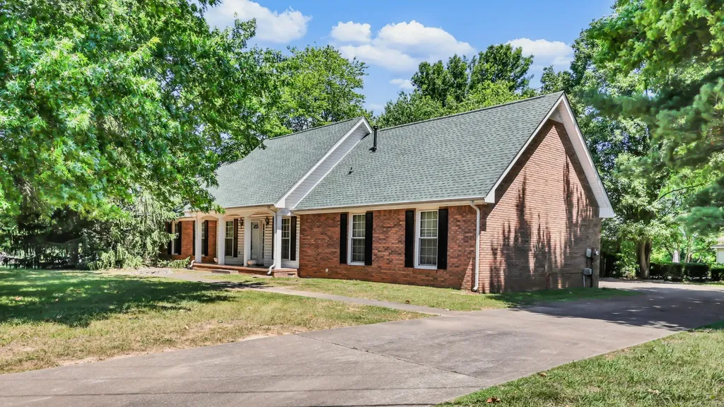 1761 Heritage Drive Clarksville TN 37043